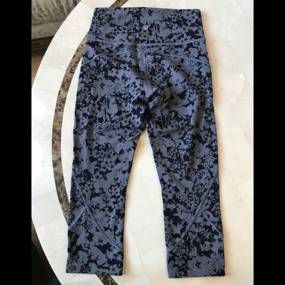 Lululemon In Movement Crop *Everlux 19" - Picture 6 of 7